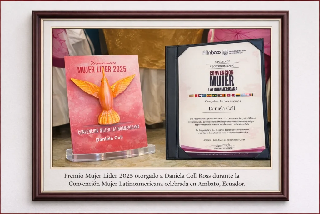 Premio Mujer Líder 2025 otorgado a Daniela Coll Ross, referente de liderazgo joven latinoamericano, durante la Convención Mujer Latinoamericana en Ambato, Ecuador.