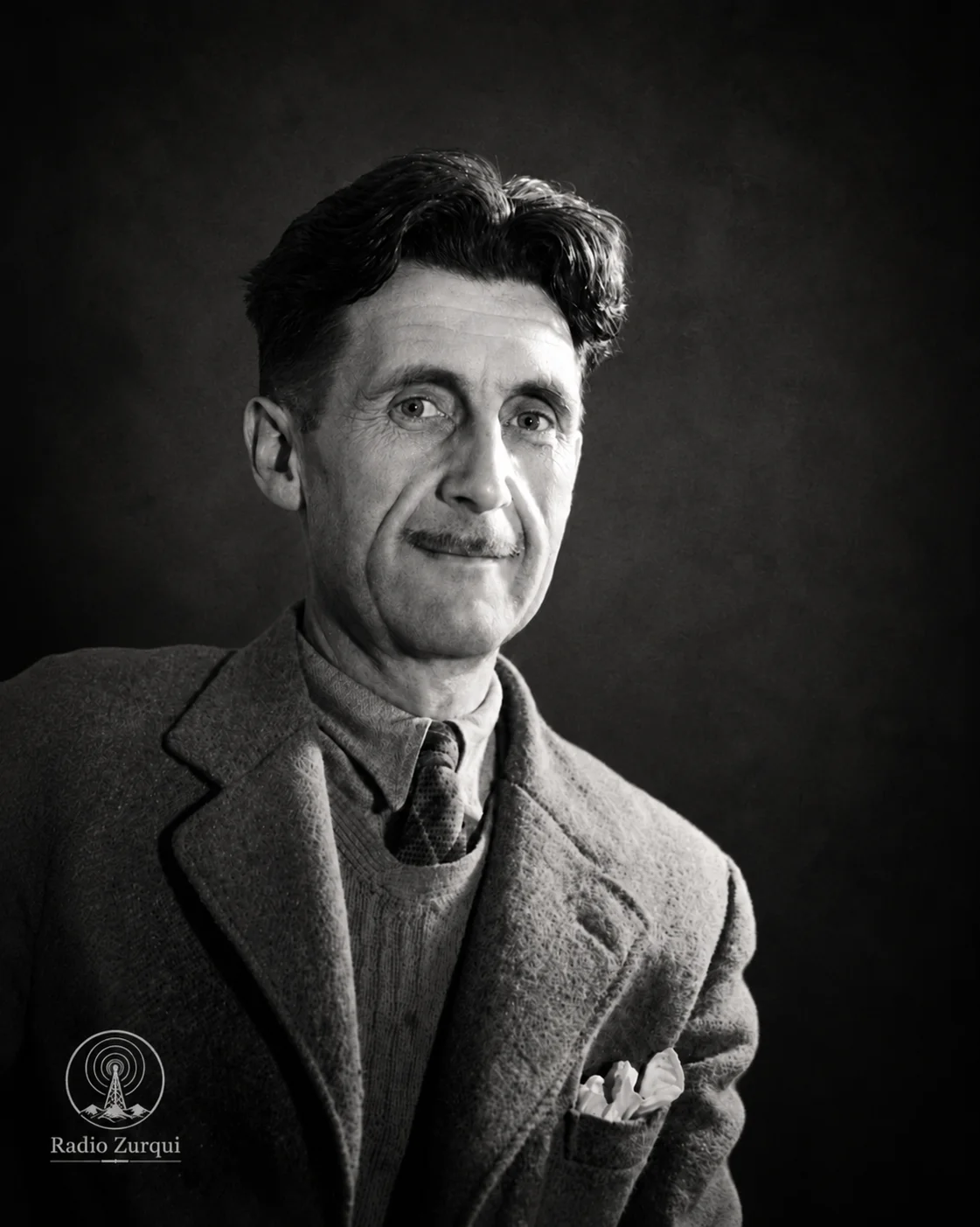 Retrato en blanco y negro de George Orwell con fondo oscuro para la cita del día de Radio Zurqui