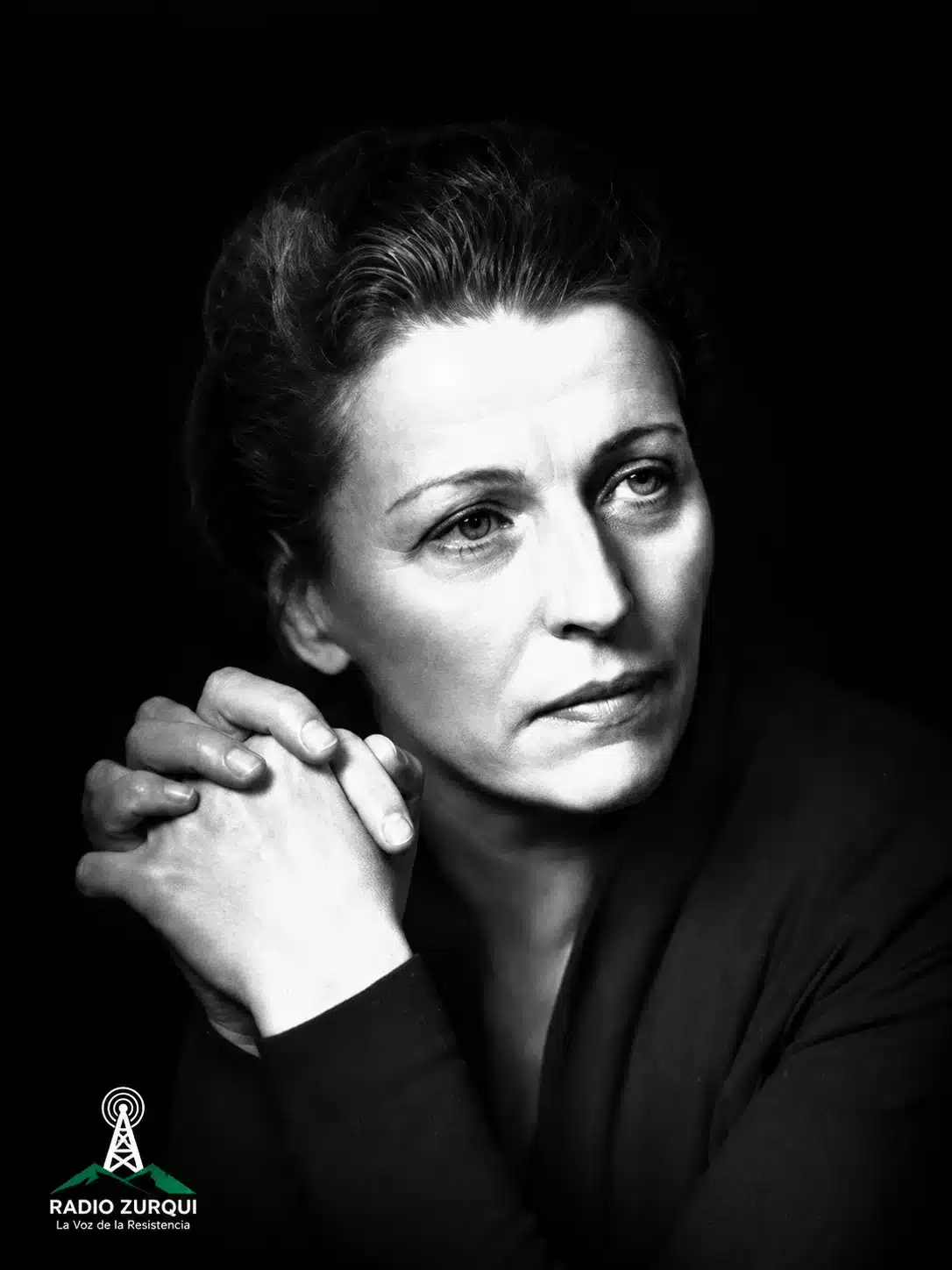 Retrato en blanco y negro de Pearl S. Buck sobre fondo negro, con logo de Radio Zurquí para la cita del día del 26 de junio