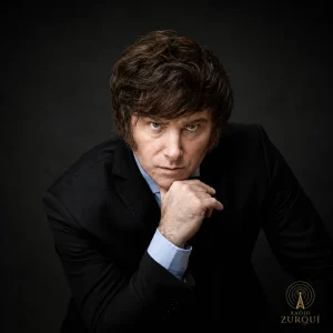 Javier Milei como figura de la derecha latinoamericana en imagen editorial de Radio Zurquí.