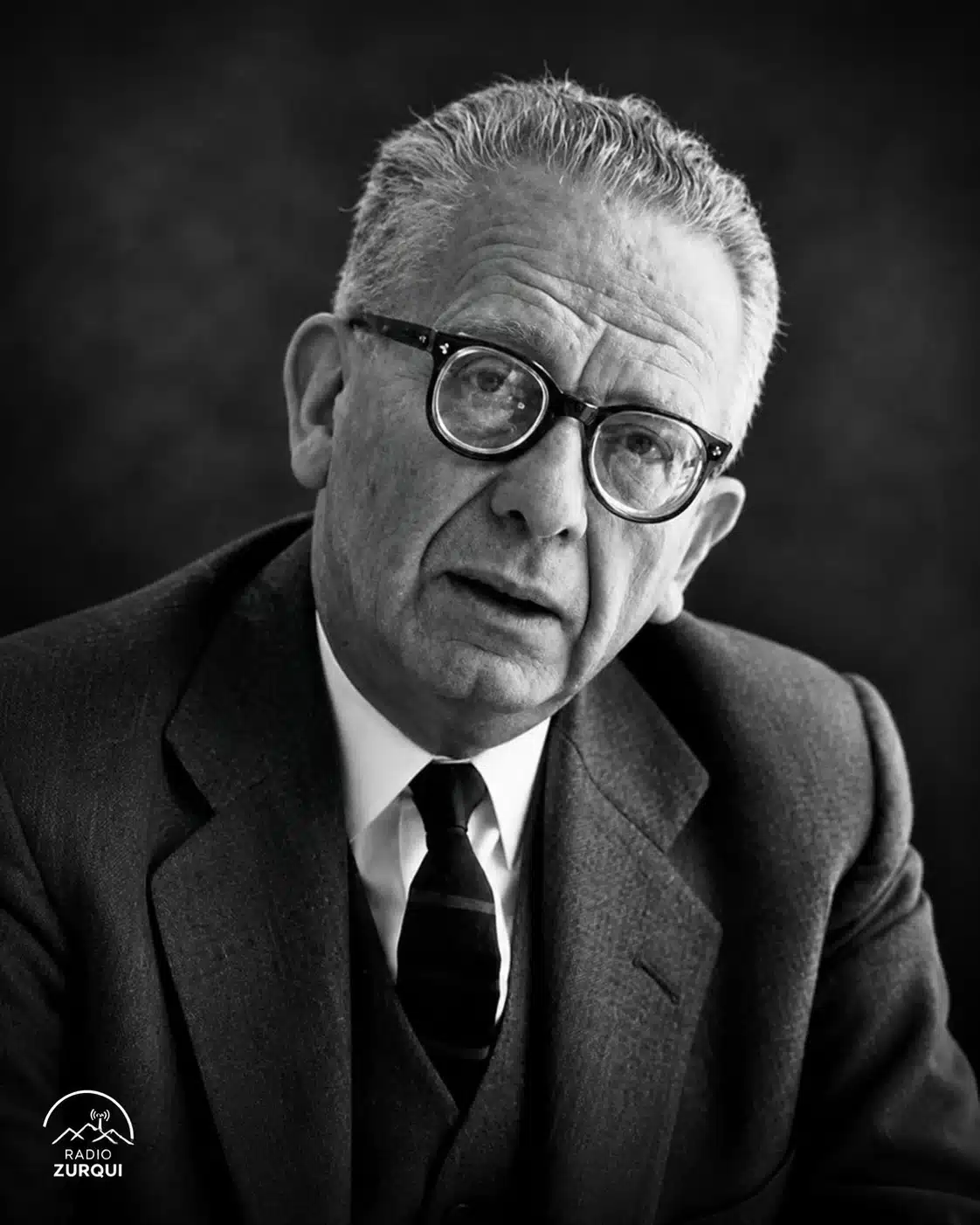 Retrato en blanco y negro de Max Aub para la cita del día del 22 de julio en Radio Zurquí