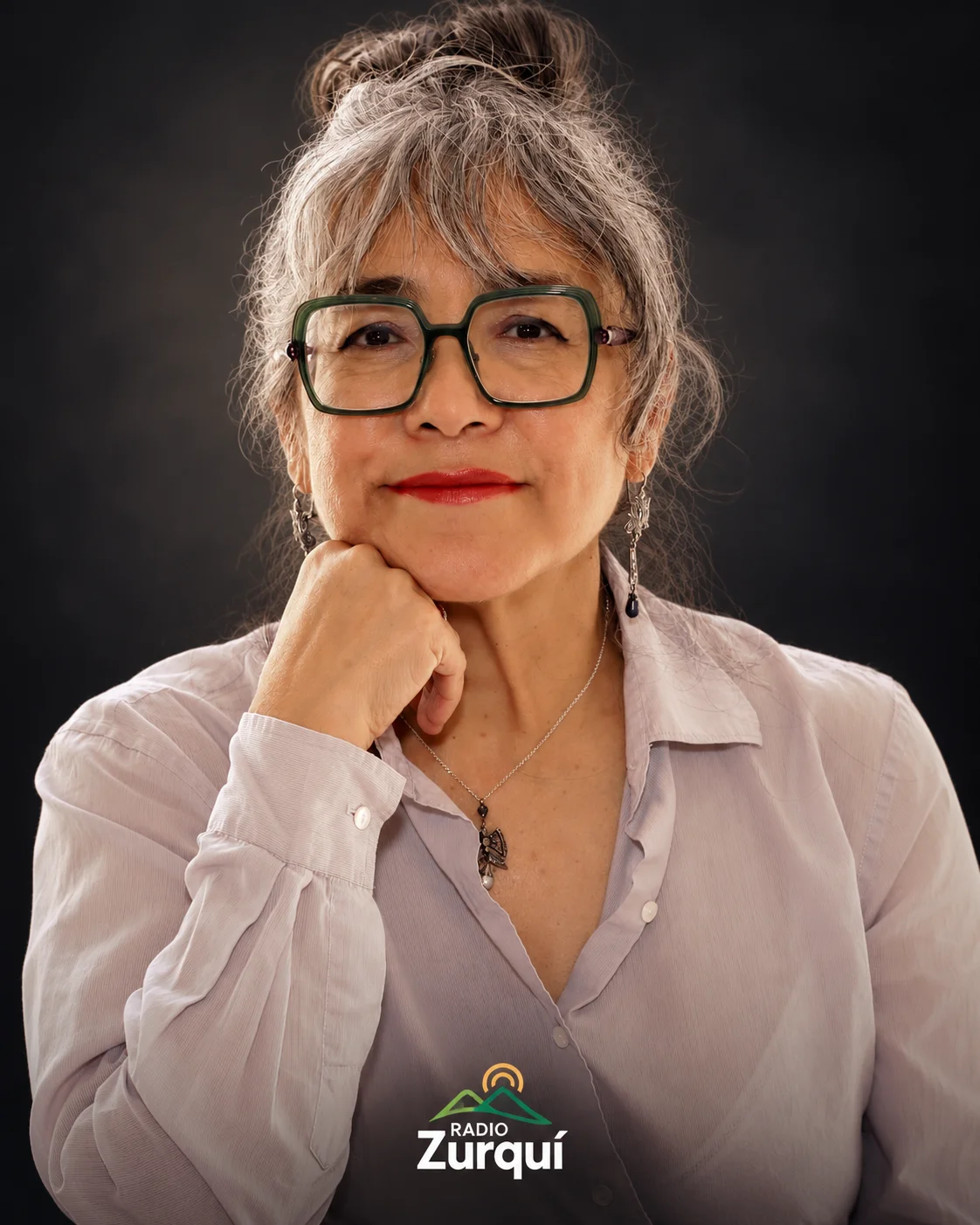 Cristina Rivera Garza en retrato editorial para la Cita del Día de Radio Zurquí
